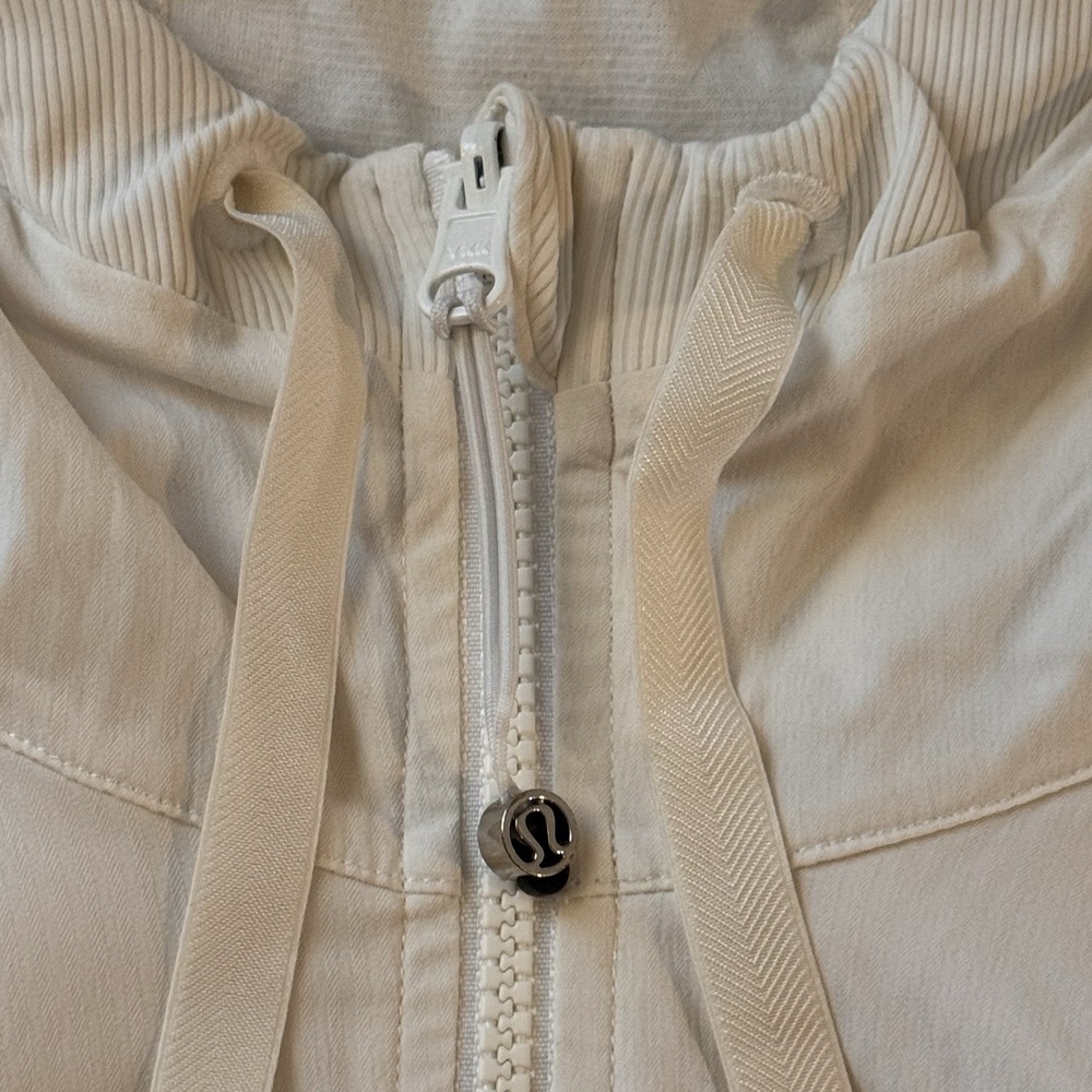 Lululemon Women's Size 6 White Full Zip Hooded Jacket Ruched Thumbholes Workout - Picture 3 of 15
